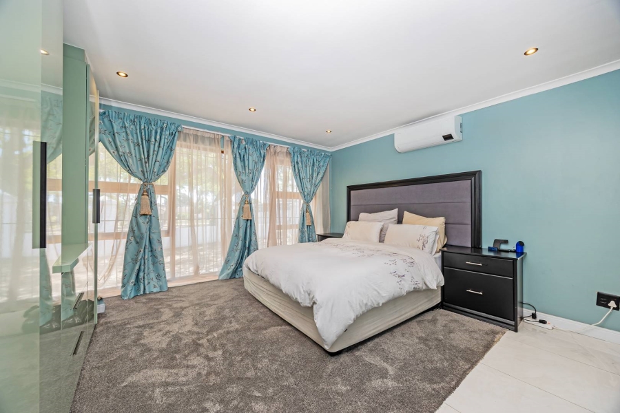 5 Bedroom Property for Sale in Panorama Western Cape